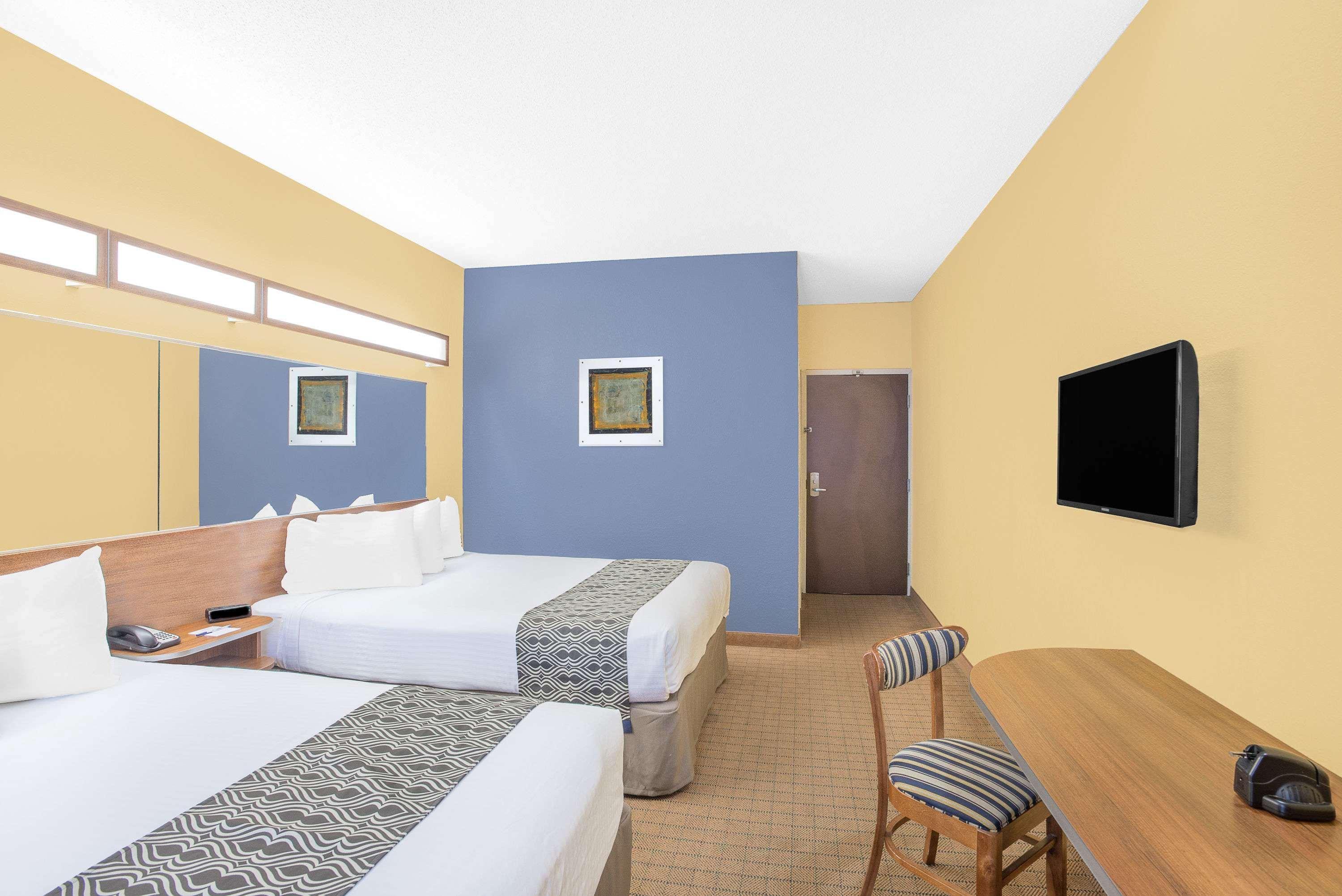 Microtel Inn & Suites Chili/Rochester Kültér fotó